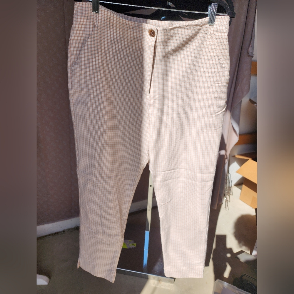 Women's size 14 Worthington pants in a cute khaki plaid pattern. Lots of stretch